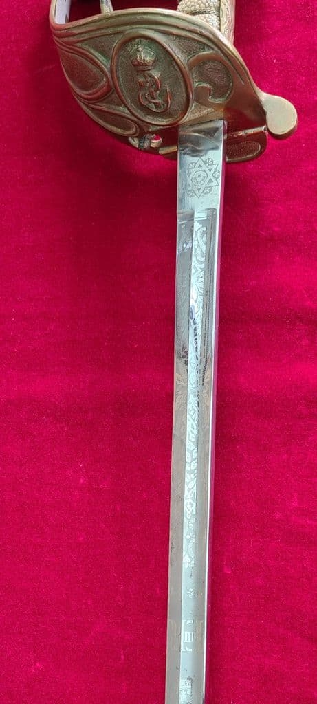 A fine example of a British ELIZABETH the SECOND pattern Naval officers sword. LIKE NEW. Ref 3694.